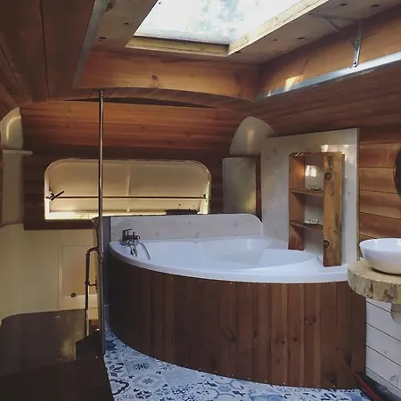 Cosmic Bus 2 Floor Farm stay *